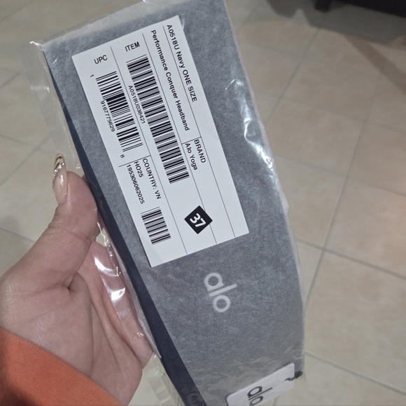 ALO Yoga Navy Blue Hairband - Picture 3 of 4